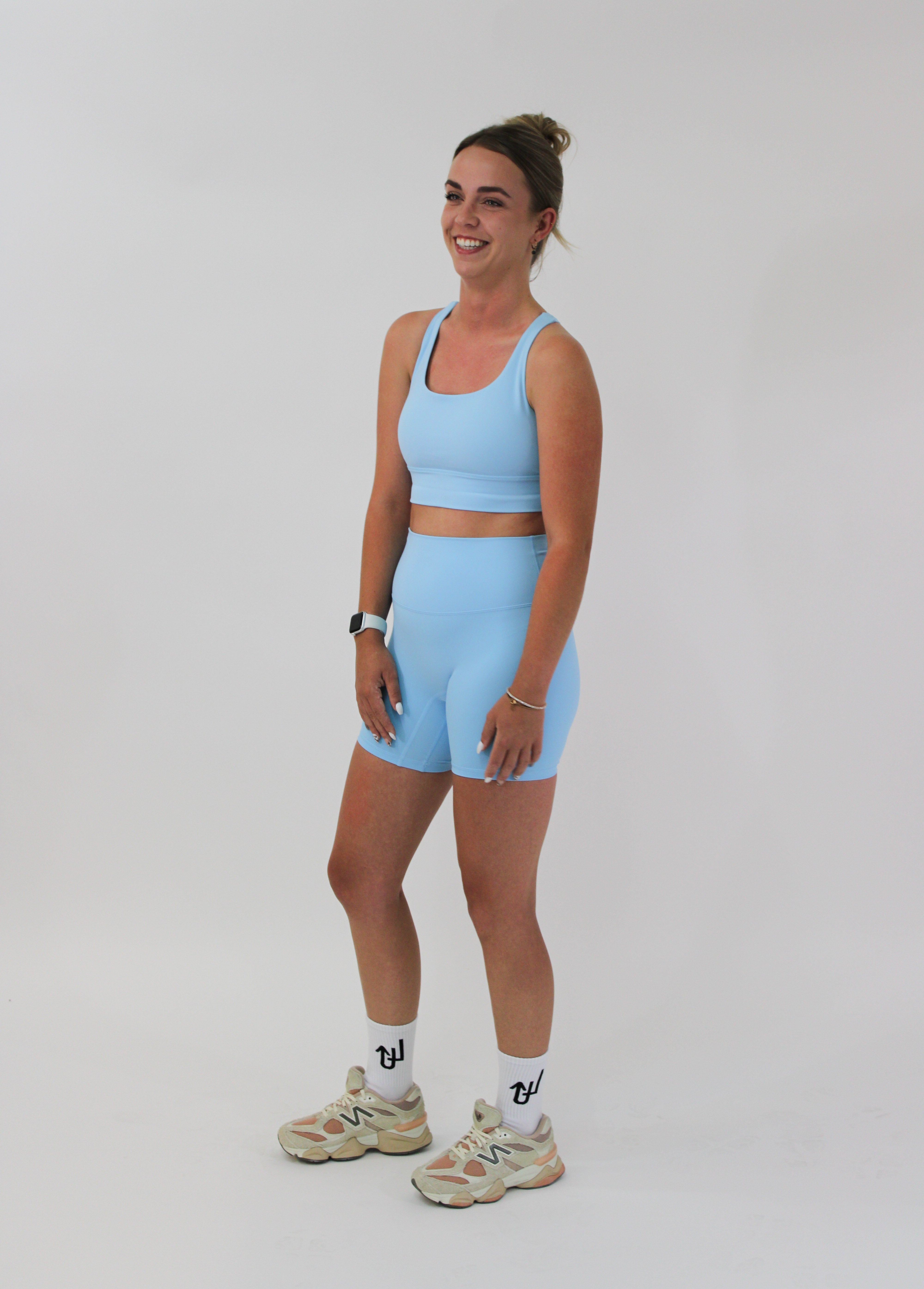 PERFORMANCE SHORT WOMAN - LIGHT BLUE